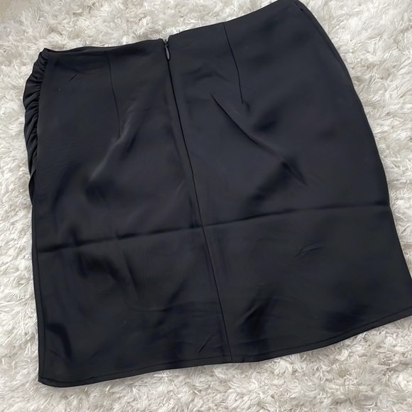 Basic skirt✨ - Picture 2 of 4